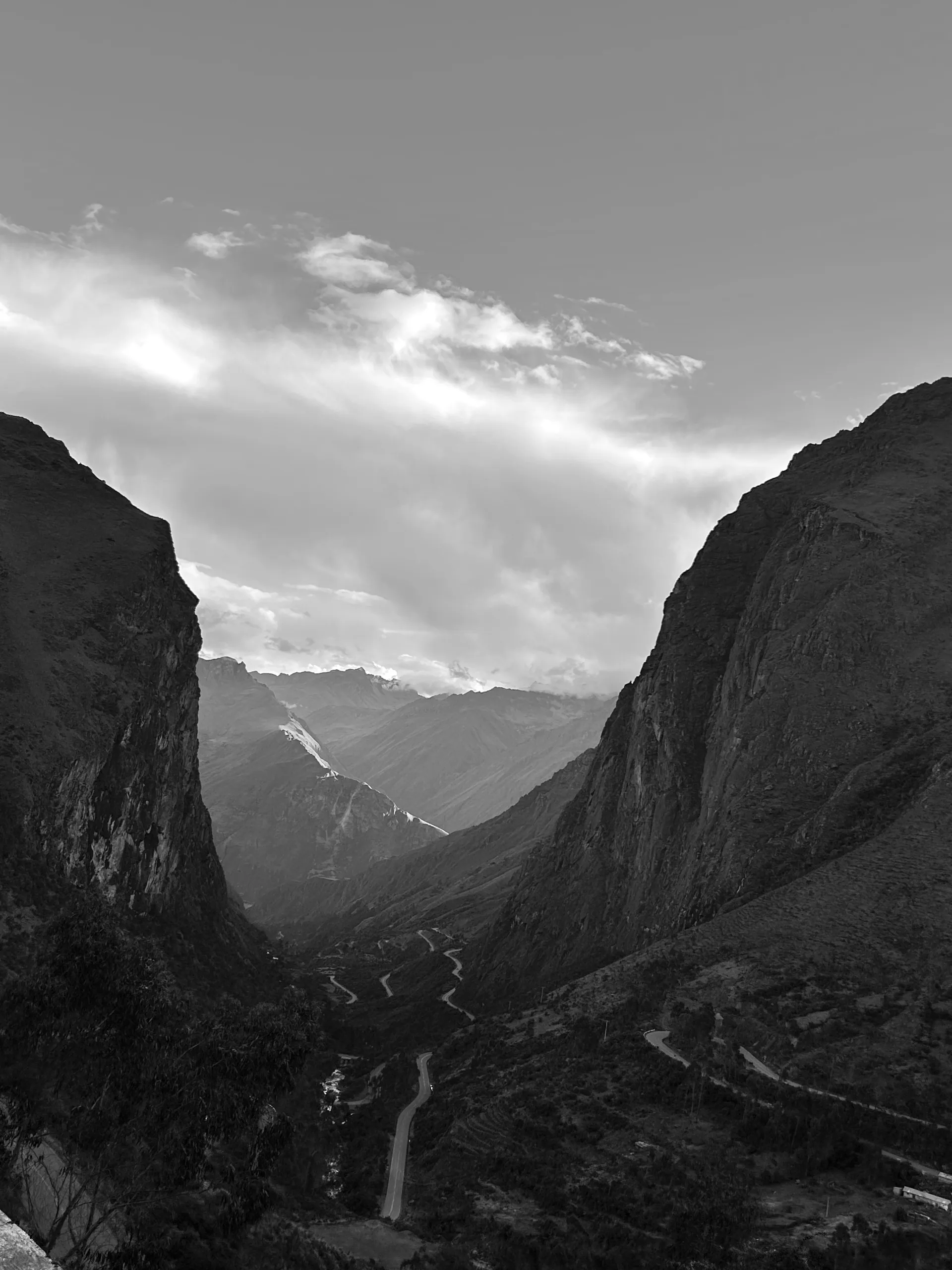 Valle entre montañas en San Antonio, Echarate — el pie del monte